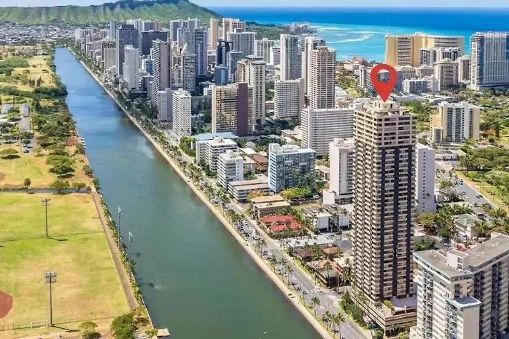 Waikiki Canal Family Room 6Person Honolulu
